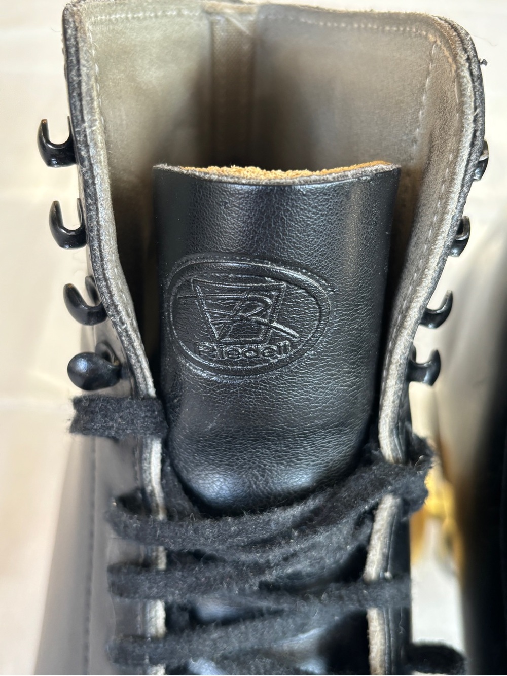 Vintage Riedell Roller Skates Black Leather Sure-Grip Plates Rollerbones Wheels - Picture 6 of 13